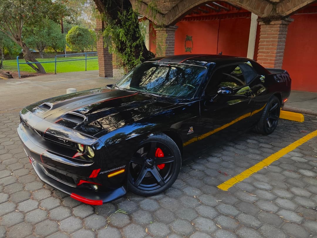 Dodge Challenger 392 HEMI SRT
