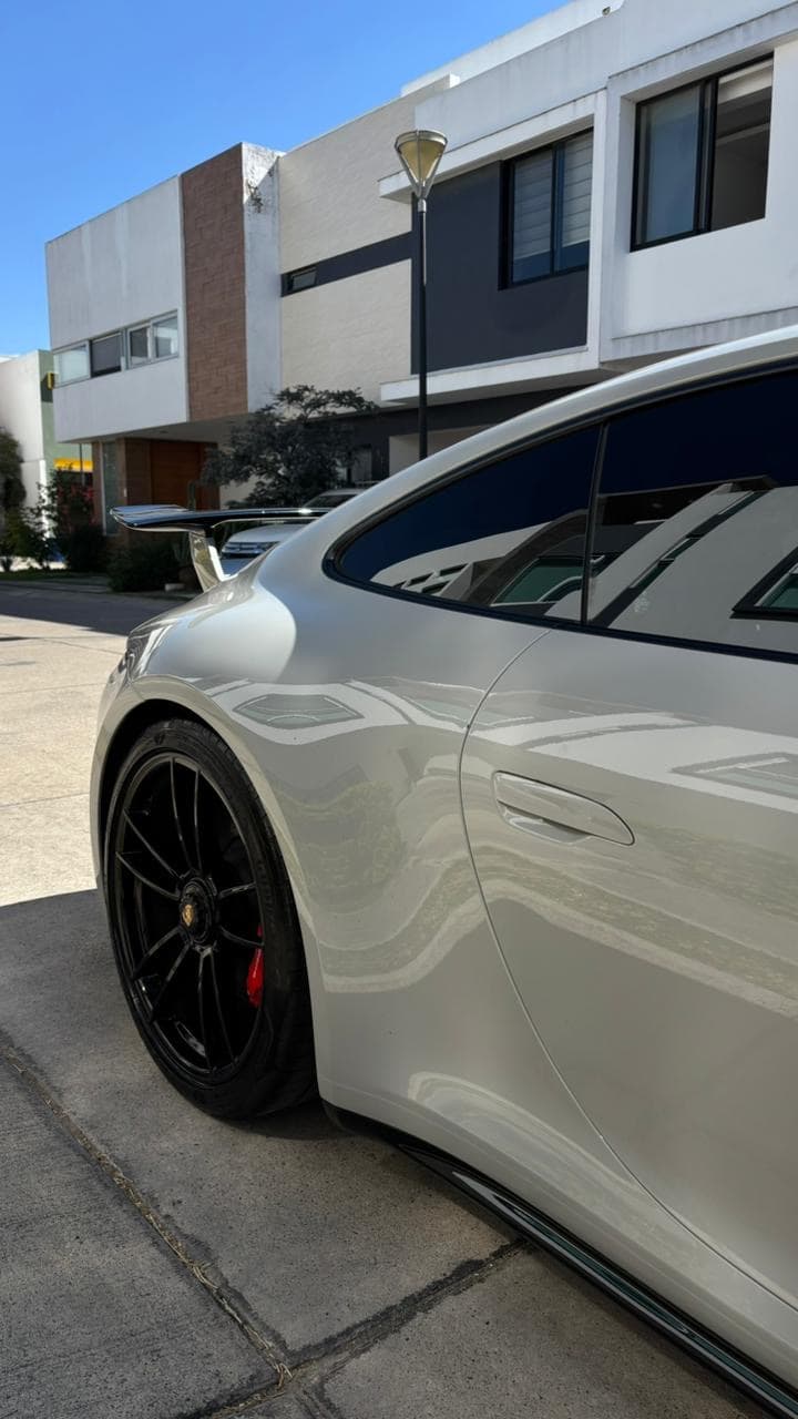 Porsche 911 Carrera 4 GTS 2024 - 10