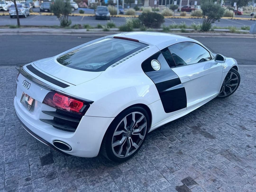 Audi R8 V10 2011 - 6