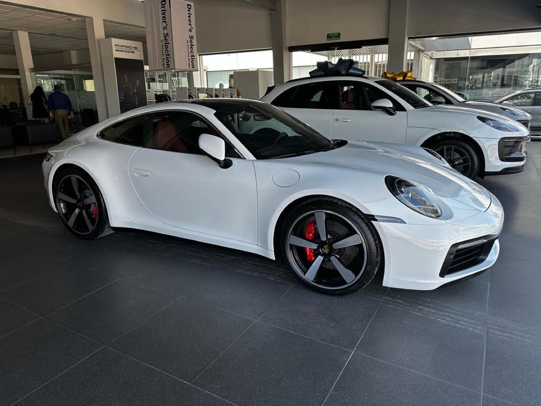 Porsche 911 Carrera 4S 2024