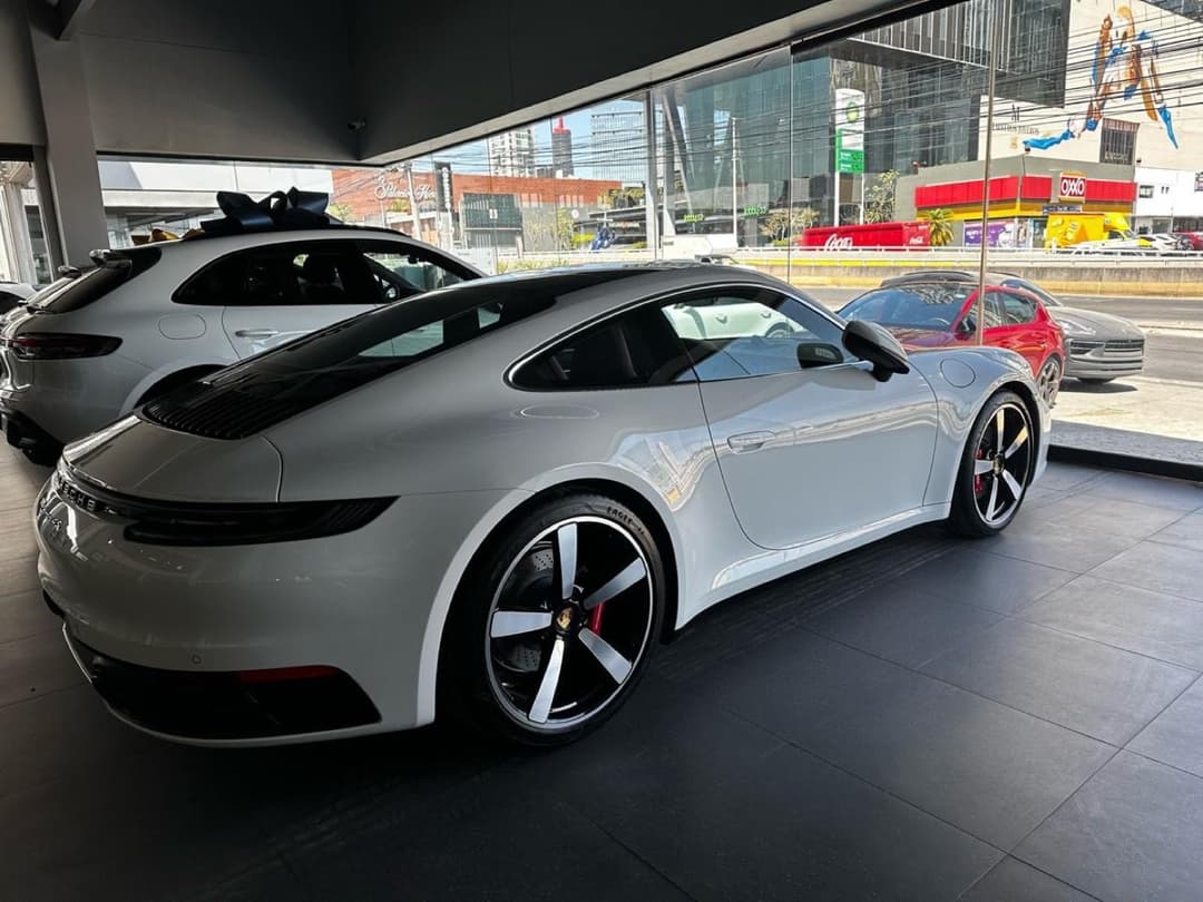 Porsche 911 Carrera 4S 2024 - 4