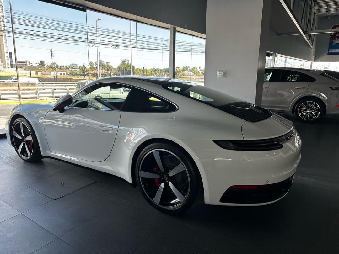 Porsche 911 Carrera 4S 2024 - 6
