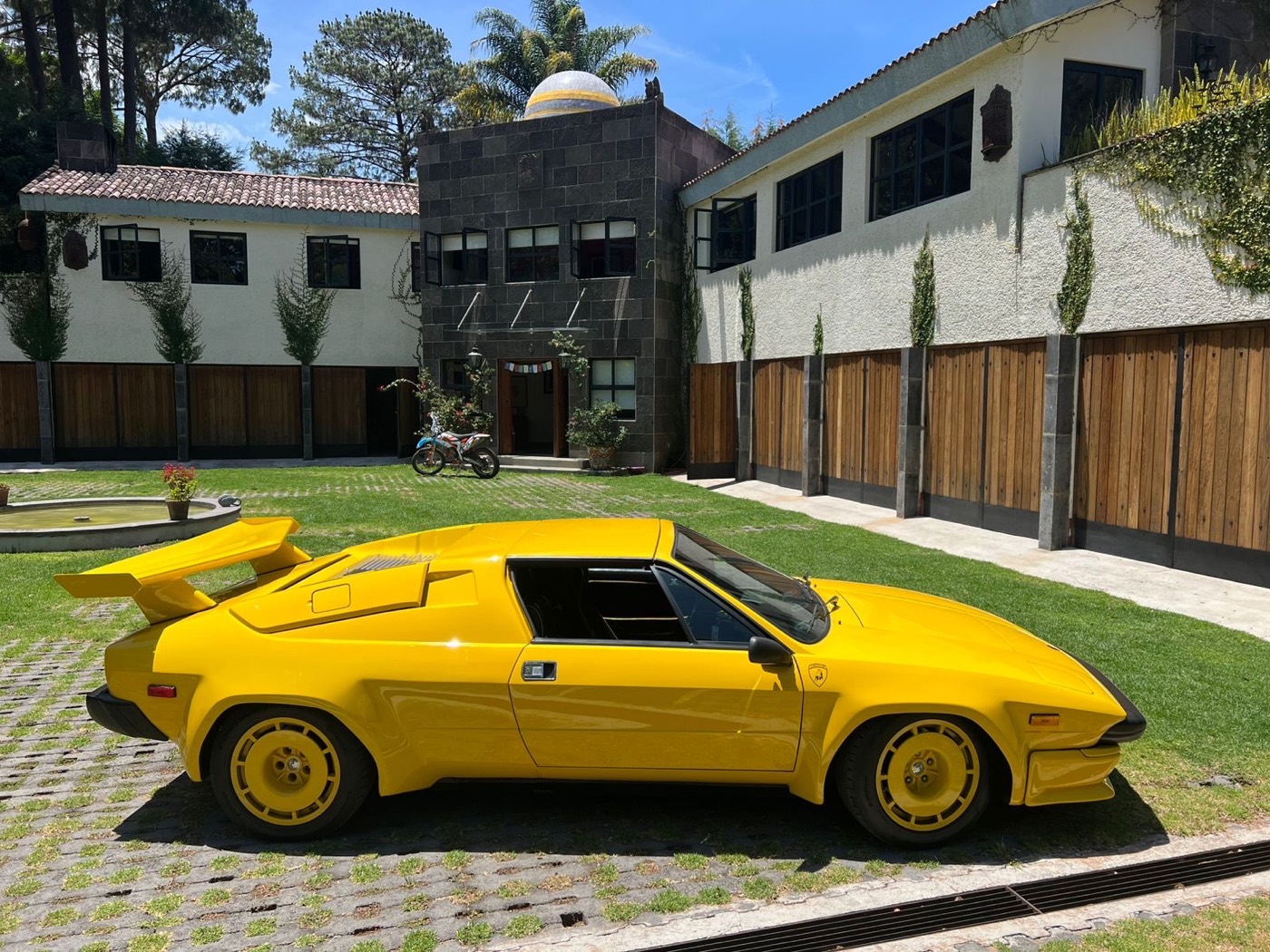 Lamborghini Jalpa (1/7) 1988