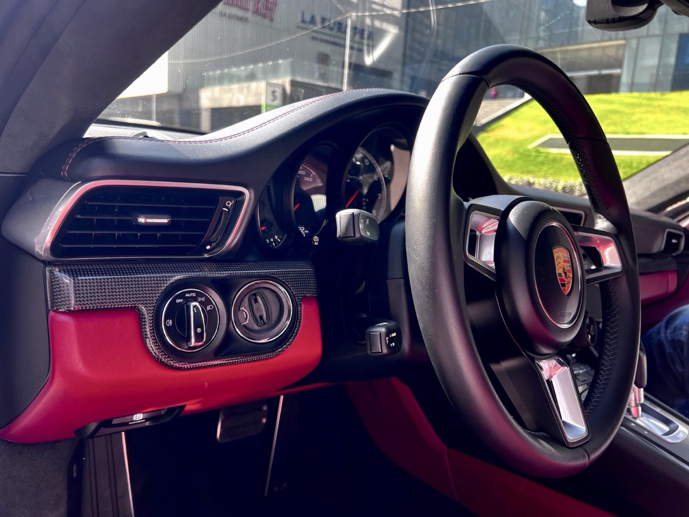 Porsche 911 Turbo S 2019 - 10