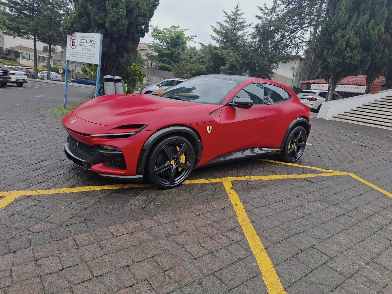 Ferrari Purosangue 2024