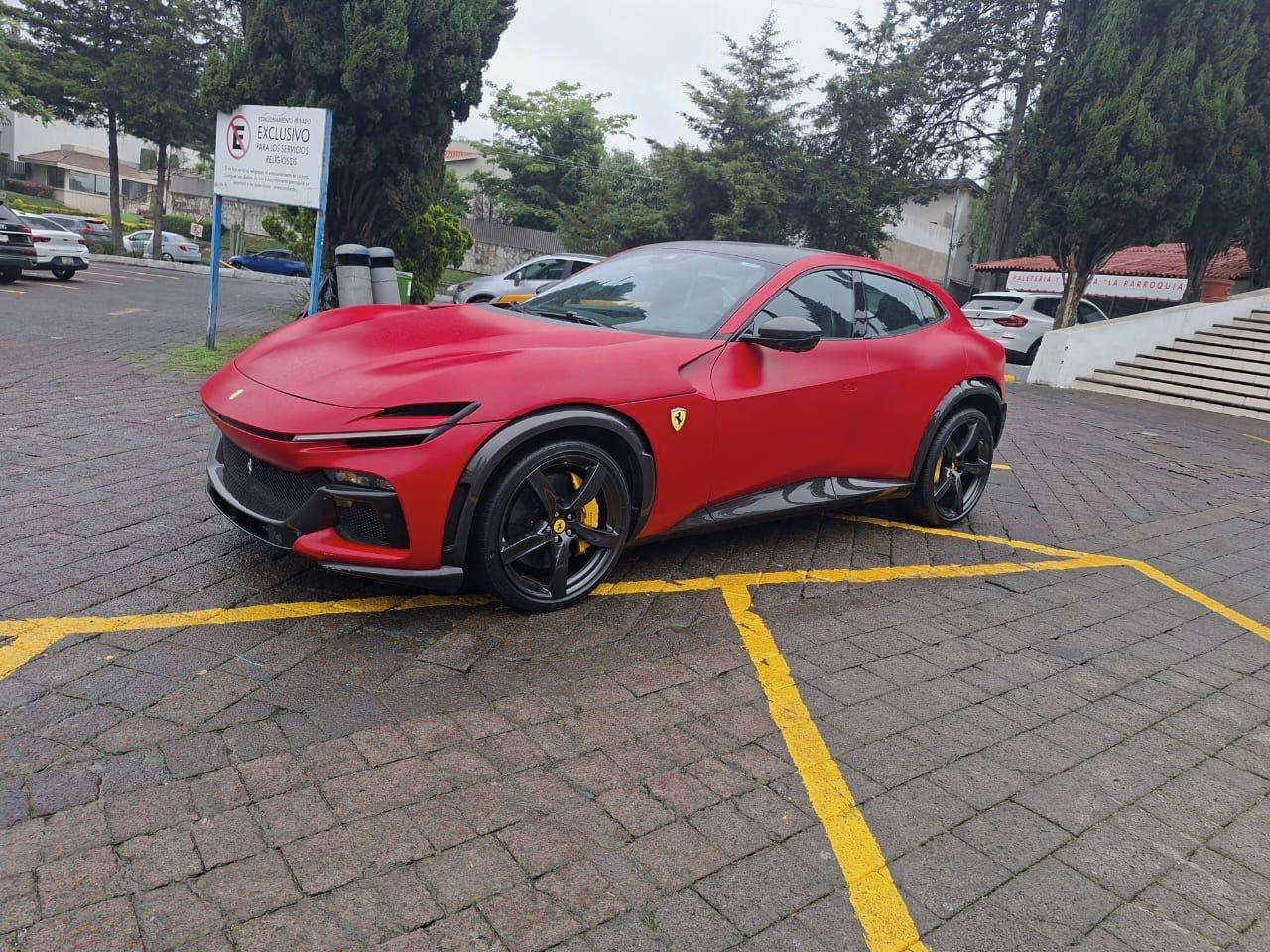 Ferrari Purosangue 2024 - 6